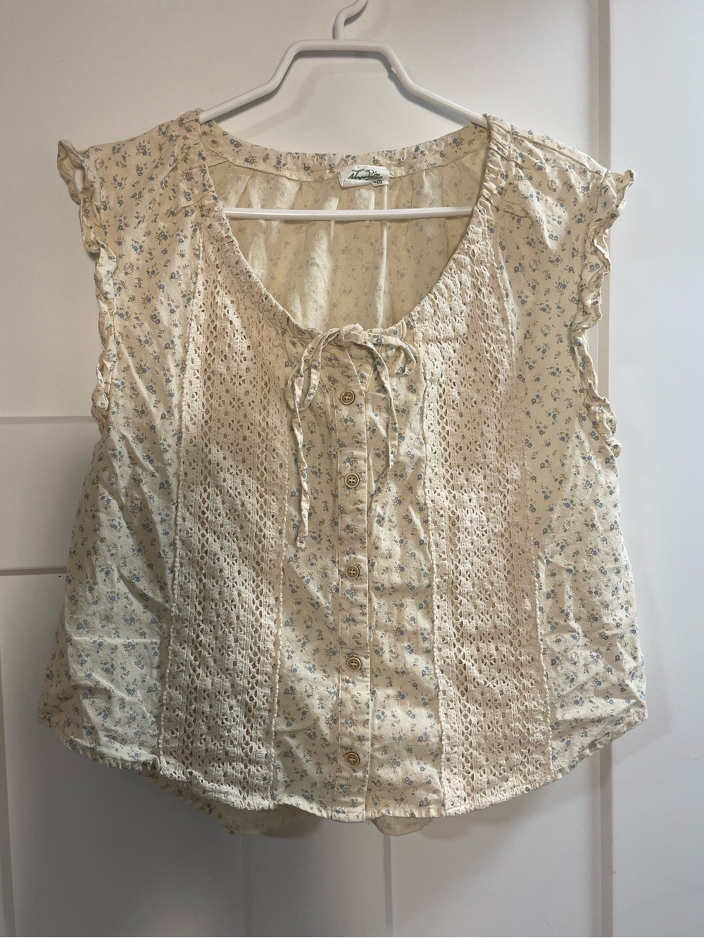 Linen Style Cream and Blue Floral Lace-Front Sleeveless Top